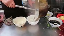 广东人最喜欢的早餐“牛肉生滚粥”，一碗生滚粥，十几种食材，