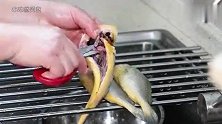 大厨那里学的黄鱼做法干锅小黄鱼，外酥里嫩浓油酱醋的味道很特别