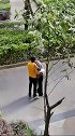 现如今，少年追少妇，少女追大叔，有钱人终成眷属，没钱人亲眼