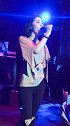 小姐姐深情演唱《漫步人生路》，歌声优美动听！快来欣赏一下吧