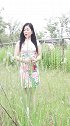 姑娘唱了一首《青青河边草》，熟悉的旋律好听