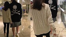 王思聪与新女友并肩逛街被偶遇女方被赞瘦瘦小小腿很细