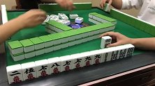 四川麻将：上家清一色大对子，手上三坎牌，这牌敢去贪心不？