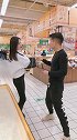 我男朋友整天只知道怎么玩手机，却不理我
