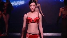 内衣秀：中国红系列，尽显女性魅力。