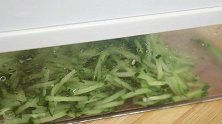 黄瓜最近火了，刚刚学会的新做法，老爸说吃完明天接着做