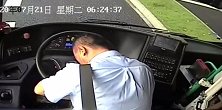 杭州一公交司机突然发病忍痛停稳车 乘客接力救援垫付医药费