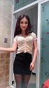小姐姐等丈夫时好无聊，只有嗨起打发时间