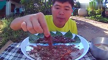 泰国大叔吃生猪肝，美味面前挡都挡不住