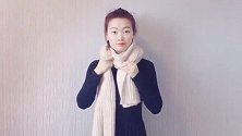 厚围巾系得臃肿难看，试试这款系法，洋气简约，不臃肿很保暖