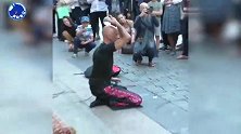 国外街头神乎其技的反重力水晶球魔术