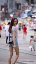小姐姐穿短袖和牛仔短裤的装扮，简直就是女神气质！