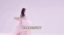 陈妍希被邀请录制央视跨年晚会，穿红衣年味十足，翻红后又瘦又美