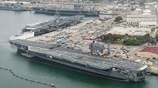 美军5艘核航母8艘两栖攻击舰趴窝在港口