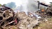 现场！南苏丹一架运输机起飞后坠毁 至少造成17人死亡