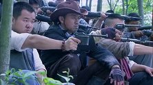 康铭护送伤员在树林中行径，突然遇到了土匪埋伏