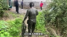 为尝一口鲜螺蛳，杭州男子深陷淤泥，救援人员赶到却发现拉不动他