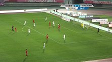 崔仲凯边路传中直奔后点 多米尼克力压后卫头球高出