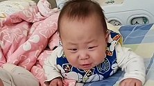 小宝宝想要吃桃子，妈妈偏偏不给，接下来宝宝流口水的样子好萌！