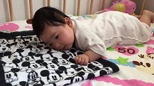 3个月大的宝宝练抬头，用尽吃奶的力，听这声响嗝就知道