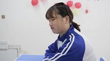 短剧：学渣考0分，学霸喂她吃“长智商”辣条，吃后反应太逗了！