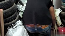 流浪狗瘦骨嶙峋，皮肤病严重，被人救了后，就变成了开心小王子