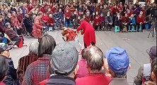 尽孝不能等，失去妈妈就失去半边天，梦中妈妈唱哭观众，掌声不断