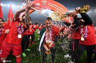 回顾佩雷拉执教上港首年：打破恒大垄断夺冠+14场不败风光无限