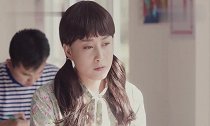 演员真不容易,年纪大了依旧还得演学生!