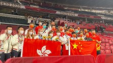 女乒团体赛中国队与中国香港队会师领奖台 港队教练感谢国家队