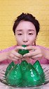 五彩缤纷的，好漂亮，不舍得下嘴了呢！