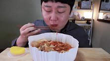 韩国屋塔房大叔吃芝士泡菜糖醋肉，再来一碗饭就完美了！
