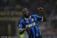 足坛数说-顶级中锋！卢卡库超莱万亨利 26岁已入245球