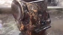 后院发现一个生锈的变速箱