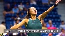 郑钦文击败老对手维基奇，连续两年闯入美网八强，对方再现摔拍“名场面”