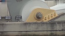 世界上第一座眨眼桥船只每次经过都要眨一次眼