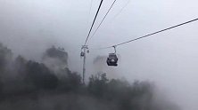 张家界天子山：冬日雪景遇上壮美云海“仙气十足”