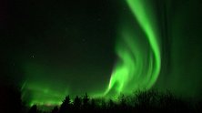加拿大：太阳风暴抵达地球，北极光照亮加南部夜空