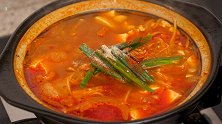 天气越来越冷，教你做一道辣豆腐汤，味道鲜美，开胃又暖身