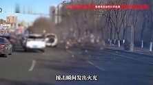 鄂尔多斯一奔驰发生严重车祸！车头粉碎、灯杆折断、多车遭殃
