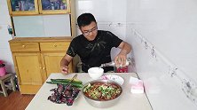 一个羊肝，一个羊心，小伙自创“肝心情愿”，怒喝一斤白酒过瘾