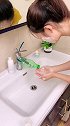 洗脸池换上这个二合一的洗头花洒，早上洗头非常方便，清洗水池也很方便！