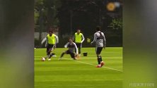 稳如泰山！特劳雷训练轻松扛住多人包夹摆脱分球