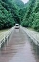 浮桥上开车