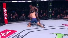 黑龙阿迪萨亚UFC首秀 从踢拳高手转型MMA选手