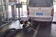 汽车年检新规来了，9座以下车纳入免检，面包车车主：我们咋办？
