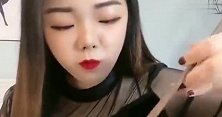 黑色的无骨鸡爪，酸辣味的，太有食欲了！