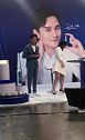 王凯大帅哥，比电视上还要帅,粉丝们也是很热情