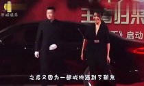 她在戏里与靳东演母子,戏外却是情侣,巅峰之时为女儿退出娱乐圈
