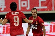 连穗交锋回顾-头顶脚踢上演双响 吉拉迪诺成就恒大生涯巅峰战